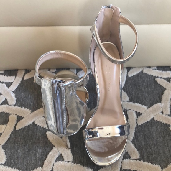 SIZE 7 & 9 MATALIC SILVER STILETTO HEELS - Picture 4 of 7
